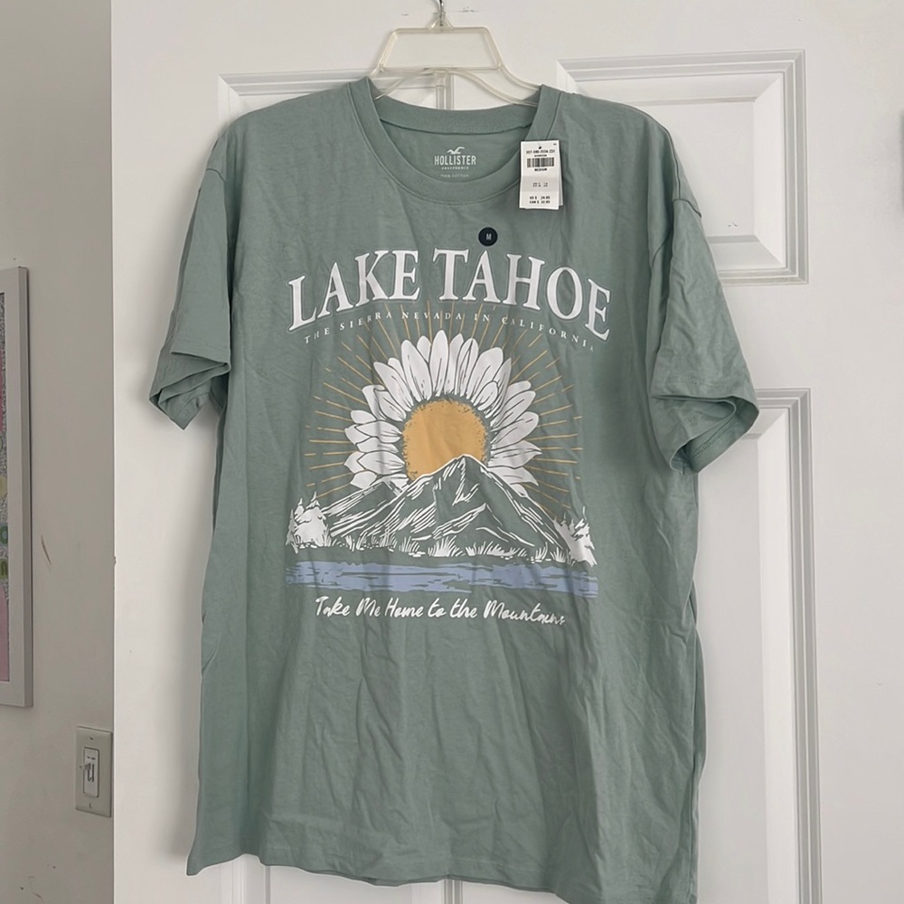 Hollister graphic tee, size M (runs large)